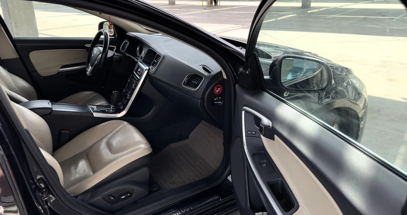 Volvo V60 cena 34900 przebieg: 262000, rok produkcji 2011 z Olsztyn małe 781